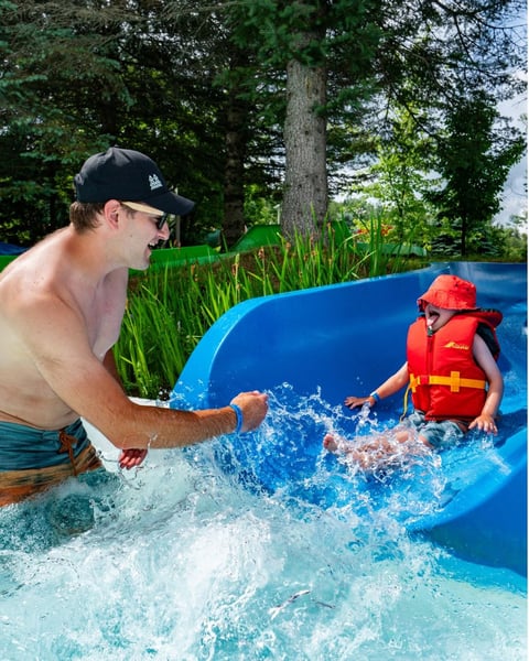 Concours Gagnez un forfait familial au Mont Saint-Sauveur incluant une nuitée!