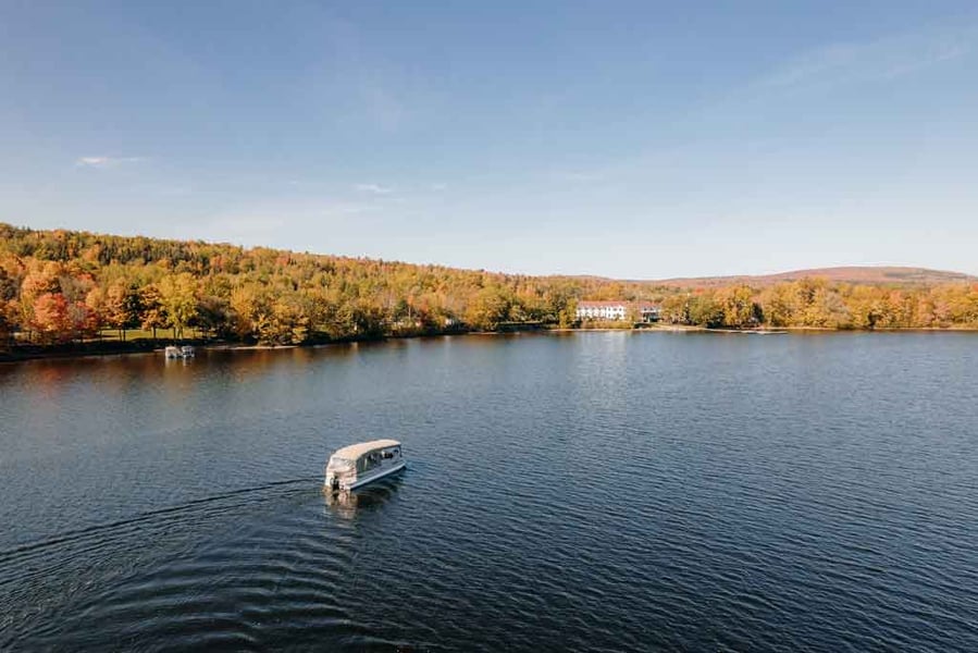 Concours Gagnez un forfait plaisir d'automne pour deux au Manoir du Lac William!