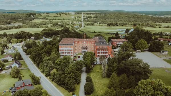 Concours Gagne 250 $ en certificat-cadeau au Manoir Route 66 à Saint-Victor pour ton prochain trip! Concours Gagne 250 $ en certificat-cadeau au Manoir Route 66 à Saint-Victor pour ton prochain trip!