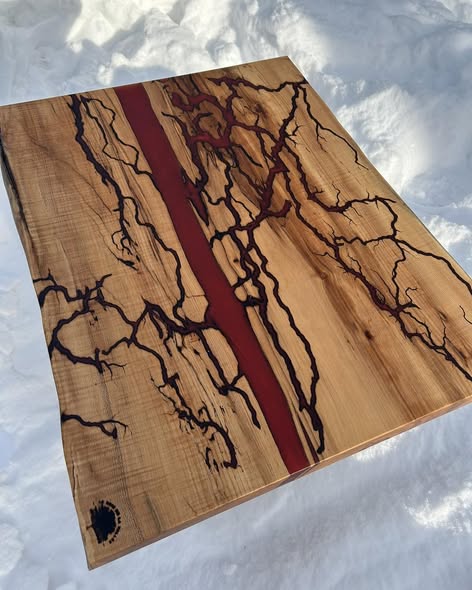 Concours Gagnez magnifique table artisanale en érable ondulé avec son époxy électrique!