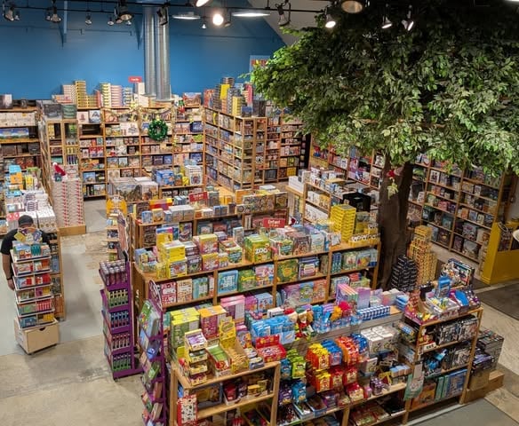 Concours Gagnez un ensemble de jeux et une soirée au Pärlē - Bistro ludique!