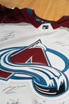Concours Fromagerie Victoria (Beauport)- Gagnez Un chandail AUTOGRAPHIÉ de Colorado Avalanche (saison 2023-2024)!