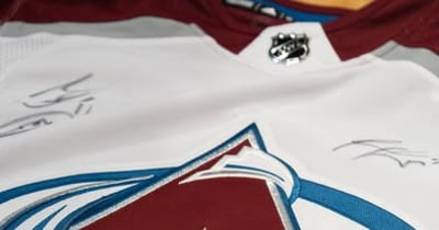 Concours Fromagerie Victoria (Beauport)- Gagnez Un chandail AUTOGRAPHIÉ de Colorado Avalanche (saison 2023-2024)!