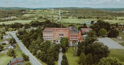 Concours Gagne 250 $ en certificat-cadeau au Manoir Route 66 à Saint-Victor pour ton prochain trip! Concours Gagne 250 $ en certificat-cadeau au Manoir Route 66 à Saint-Victor pour ton prochain trip!