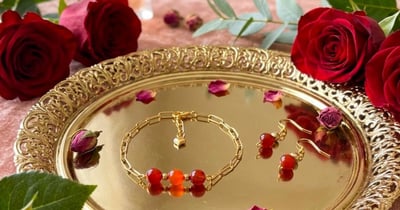 Concours Gagnez un bracelet ajustable en acier inoxydable doré, orné de magnifiques agates rouges et d’un délicat cœur en acier doré!