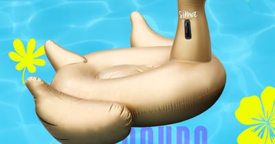 Concours Gagnez un cygne géant doré pour la piscine!