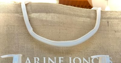 Concours Gagnez un panier-cadeau contenant les essentiels beautés Karine Joncas!