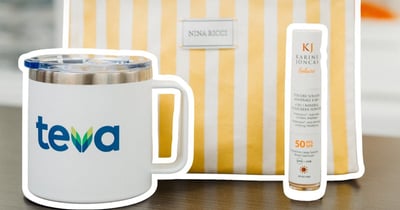 Concours Gagnez un sac comprenant une Poudre solaire 4 en 1 FPS 50 de Karine Joncas pour le visage ainsi qu'une tasse thermos!