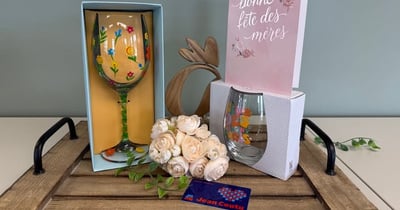 Concours Gagnez un verre à vin avec motif de fleurs, un verre sans pied et une carte cadeau de 225$ l'Équipoule!