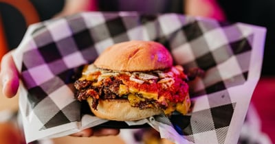Concours Rouge Burger Bar - Gagnez une carte cadeau numérique de 200$!