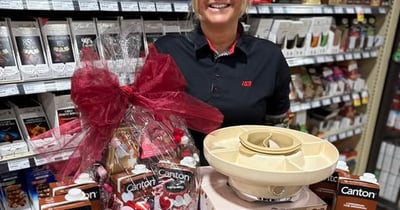 Concours St-Valentin IGA H.Després Ltée Sutton- Gagner un pot à fondue au chocolat ainsi qu’un panier de produits Canton ainsi que Lindt!