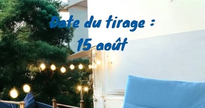 Concours Piscines René Pitre - Gagnez une magnifique chaise basse en tissu bleu avec sa petite table à café de la même couleur.