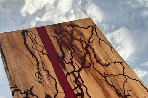 Concours Gagnez magnifique table artisanale en érable ondulé avec son époxy électrique!