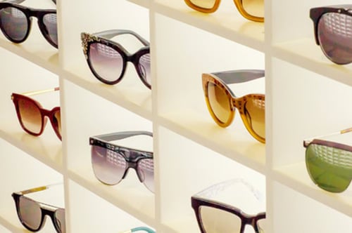 Concours Maillots Maillots et Oakley - Gagnez  une paire de lunette de soleil de votre choix parmi la sélection disponible chez Maillots Maillots!